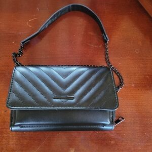 Elegant Black Quilted Chain Bag